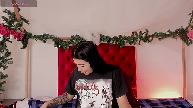 Snapshot of aliice_walker_ chatting on 12/09/24, 12:30 aliice walker  online show from 12/09/24, 12:30