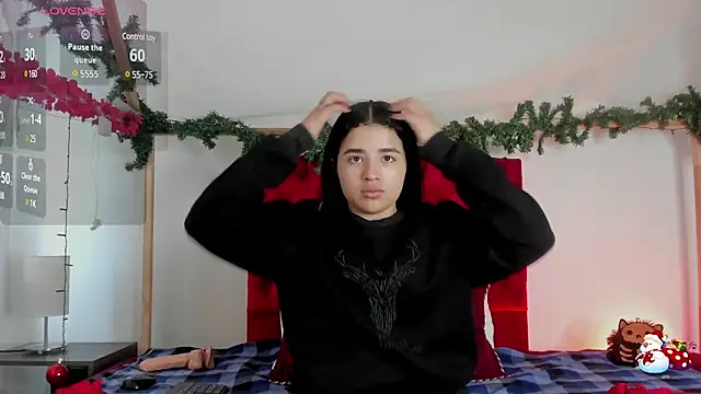 Snapshot of aliice_walker_ chatting on 12/10/24, 12:27 aliice walker  online show from 12/10/24, 12:27