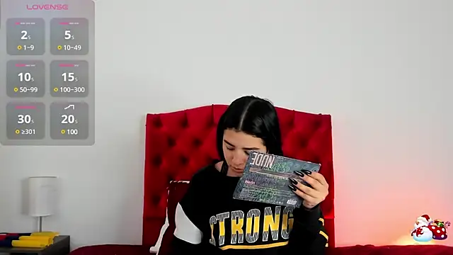 Snapshot of aliice_walker_ chatting on 12/12/24, 12:33 aliice walker  online show from 12/12/24, 12:33