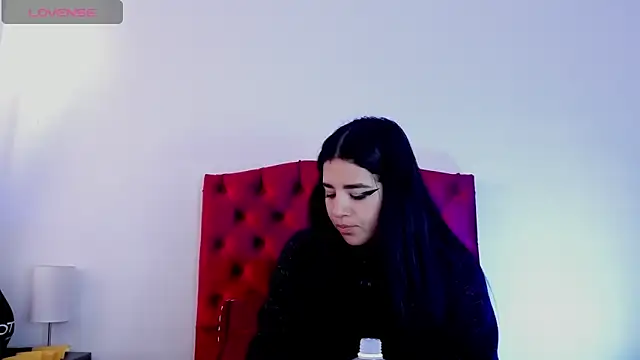 Snapshot of aliice_walker_ chatting on 12/16/24, 01:32 aliice walker  online show from 12/16/24, 01:32