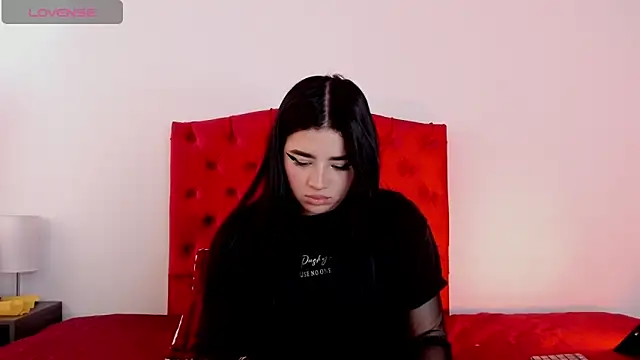 Snapshot of aliice_walker_ chatting on 12/16/24, 04:38 aliice walker  online show from 12/16/24, 04:38