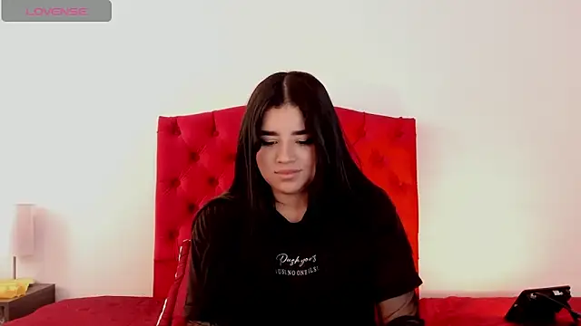 Snapshot of aliice_walker_ chatting on 12/16/24, 07:43 aliice walker  online show from 12/16/24, 07:43