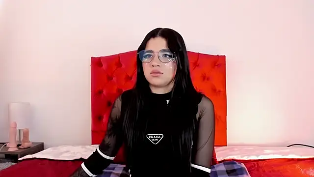 Snapshot of aliice_walker_ chatting on 12/17/24, 03:39 aliice walker  online show from 12/17/24, 03:39