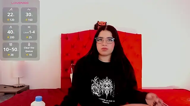 Snapshot of aliice_walker_ chatting on 12/19/24, 03:30 aliice walker  online show from 12/19/24, 03:30