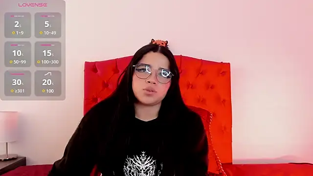 Snapshot of aliice_walker_ chatting on 12/19/24, 06:34 aliice walker  online show from 12/19/24, 06:34