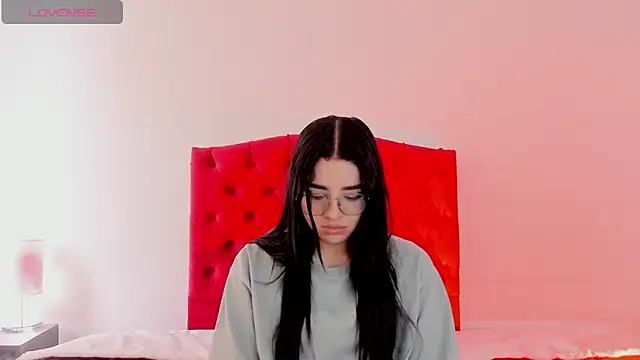 Snapshot of aliice_walker_ chatting on 12/20/24, 06:35 aliice walker  online show from 12/20/24, 06:35