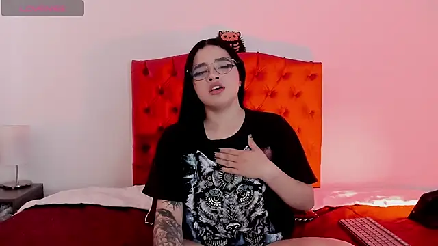 Snapshot of aliice_walker_ chatting on 12/21/24, 04:36 aliice walker  online show from 12/21/24, 04:36