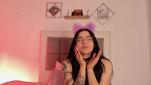 Snapshot of aliice_walker_ chatting on 01/08/25, 06:31 aliice walker  online show from 01/08/25, 06:31