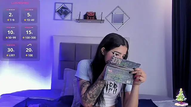 Snapshot of aliice_walker_ chatting on 01/13/25, 01:17 aliice walker  online show from 01/13/25, 01:17