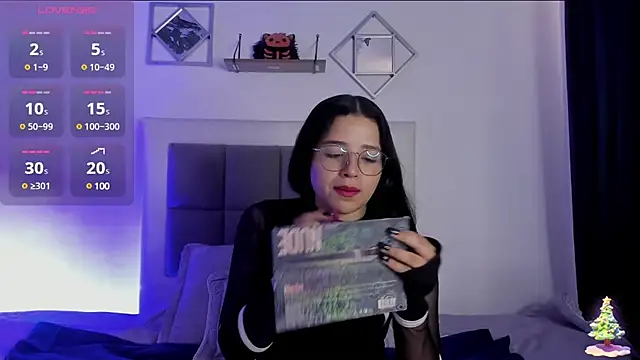 Snapshot of aliice_walker_ chatting on 01/14/25, 12:35 aliice walker  online show from 01/14/25, 12:35