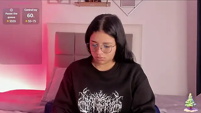 Snapshot of aliice_walker_ chatting on 01/18/25, 12:04 aliice walker  online show from 01/18/25, 12:04