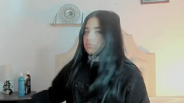 Snapshot of aliice_walker_ chatting on 01/28/25, 01:27 aliice walker  online show from 01/28/25, 01:27