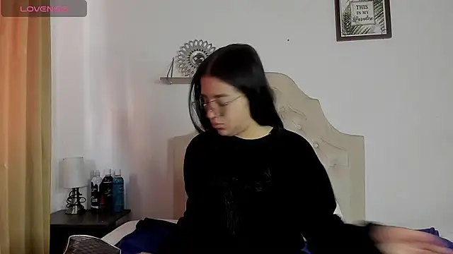 Snapshot of aliice_walker_ chatting on 02/01/25, 01:30 aliice walker  online show from 02/01/25, 01:30