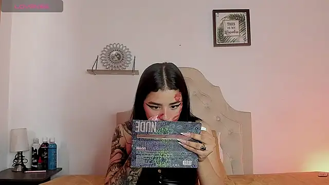 Snapshot of aliice_walker_ chatting on 02/10/25, 06:35 aliice walker  online show from 02/10/25, 06:35