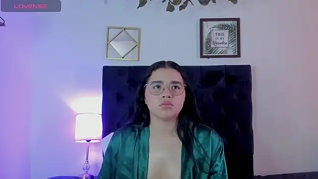 Snapshot of aliice_walker_ chatting on 02/18/25, 04:26 aliice walker  online show from 02/18/25, 04:26