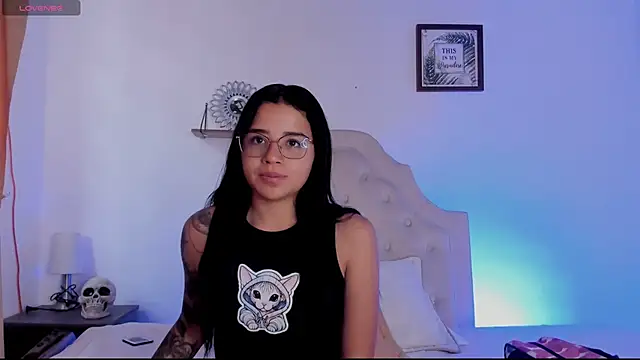 Snapshot of aliice_walker_ chatting on 09/19/25, 12:50 aliice walker  online show from 09/19/25, 12:50