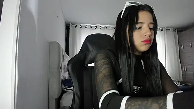 Snapshot of aliice_walker_ chatting on 10/03/25, 01:08 aliice walker  online show from 10/03/25, 01:08