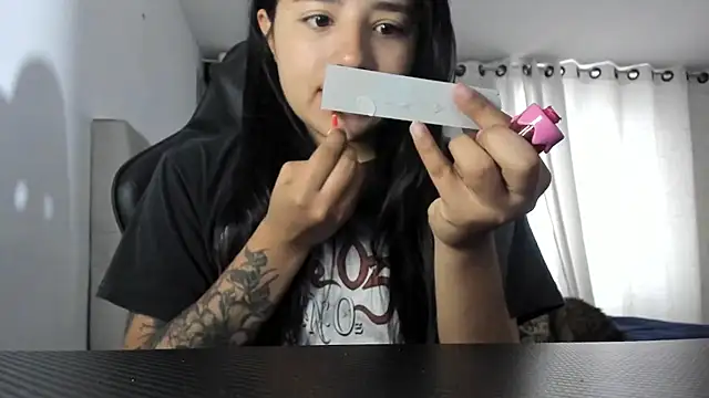 Snapshot of aliice_walker_ chatting on 10/08/25, 12:58 aliice walker  online show from 10/08/25, 12:58