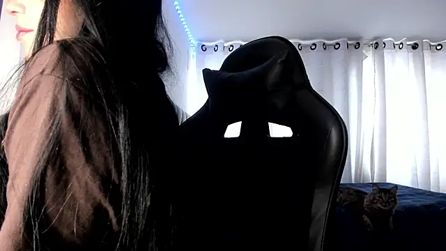 Snapshot of aliice_walker_ chatting on 10/20/25, 08:31 aliice walker  online show from 10/20/25, 08:31