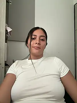 Snapshot of Sophie__Foxxx chatting on 07/19/26, 10:24 Sophie Foxxx online show from 07/19/26, 10:24