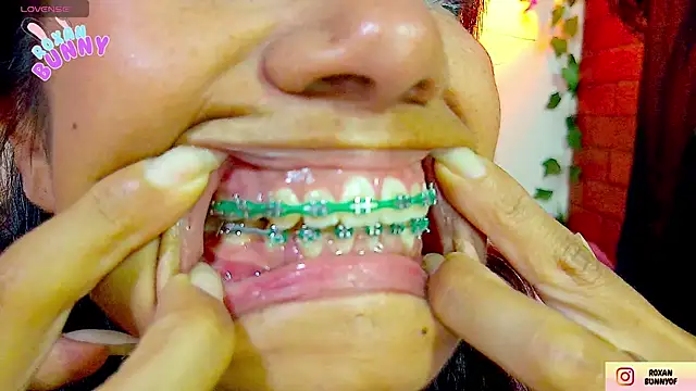 Roxanbunny1 online show from 11/28/25, 09:39