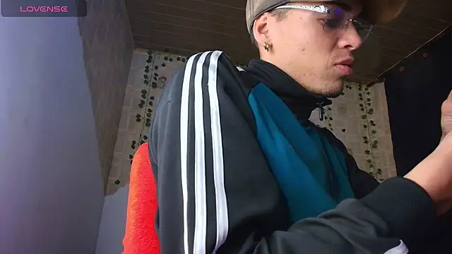 Snapshot of kisstarxxx chatting on 09/23/25, 02:58 kisstarxxx online show from 09/23/25, 02:58