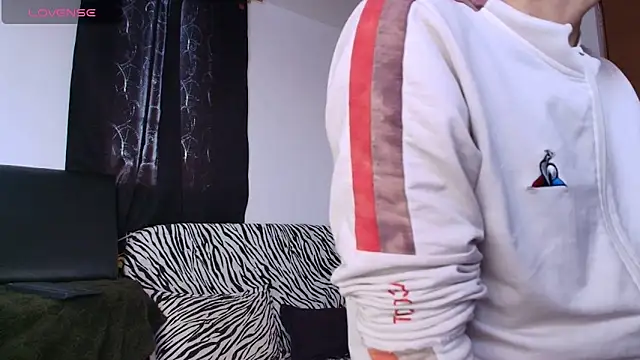 kisstarxxx online show from 12/18/25, 08:59