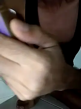 Snapshot of Dwirosebig chatting on 10/17/25, 07:49 Dwirosebig online show from 10/17/25, 07:49