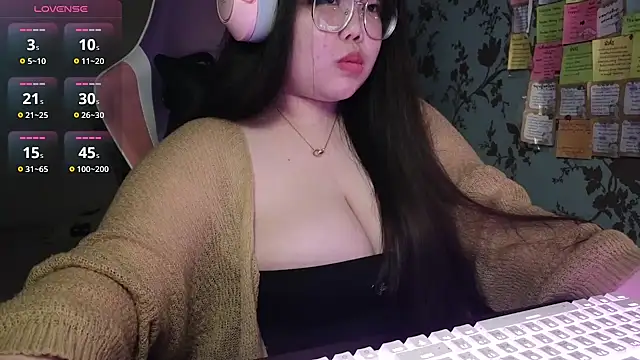 ANNELIESE  online show from 12/04/24, 08:18