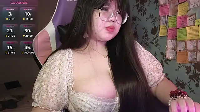 ANNELIESE  online show from 12/06/24, 07:34