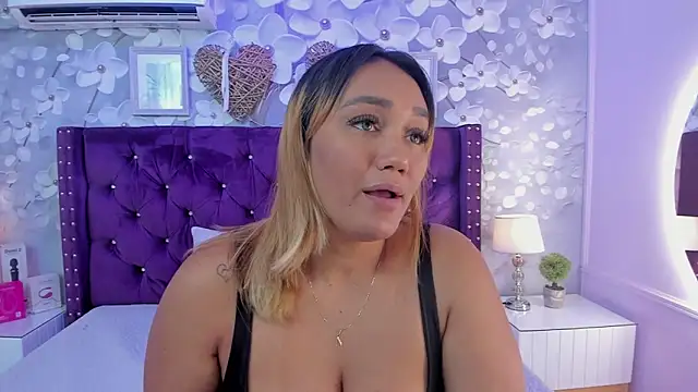 Snapshot of dalila_salazar chatting on 06/25/26, 03:17 dalila salazar online show from 06/25/26, 03:17