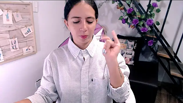 Snapshot of samantha_baby_ chatting on 06/11/26, 05:33 samantha baby online show from 06/11/26, 05:33