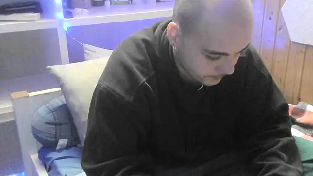 Snapshot of ItalianVinDiesel chatting on 01/05/25, 04:27 ItalianVinDiesel online show from 01/05/25, 04:27