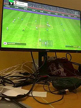 Snapshot of la_chiennete chatting on 12/21/25, 10:28 la chiennete online show from 12/21/25, 10:28