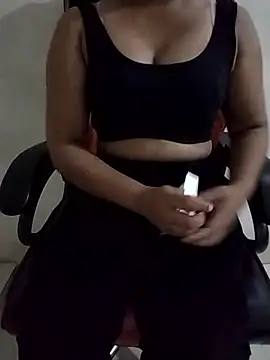 Snapshot of Jenifar- chatting on 04/24/26, 03:25 Jenifar- online show from 04/24/26, 03:25