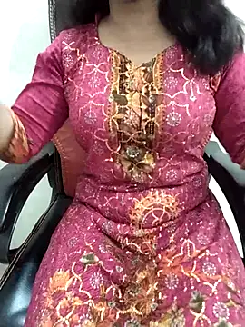 Snapshot of Jenifar- chatting on 04/25/26, 01:36 Jenifar- online show from 04/25/26, 01:36