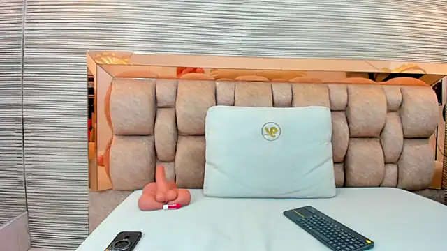 maryy campbell  online show from 09/23/25, 07:50