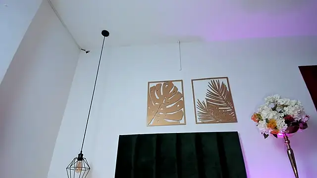 NoraDasilva online show from 02/11/25, 03:50