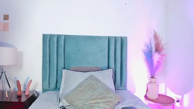 NoraDasilva online show from 02/28/25, 12:43