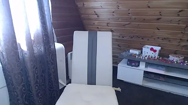 Snapshot of LaMadrina006 chatting on 02/13/26, 09:16 LaMadrina006 online show from 02/13/26, 09:16