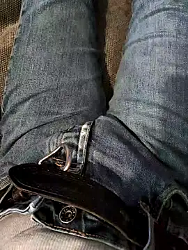 Snapshot of Ouram_81 chatting on 04/14/26, 03:29 Ouram 81 online show from 04/14/26, 03:29