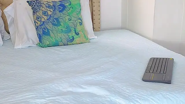 KeryHillson online show from 10/27/25, 01:48