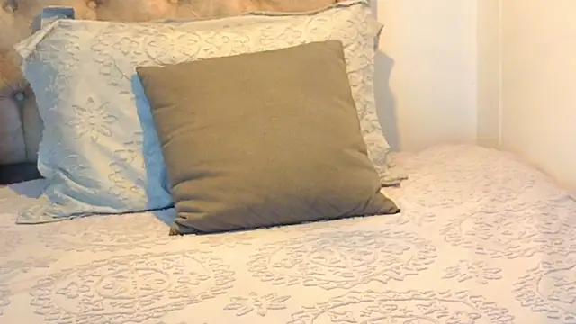 KeryHillson online show from 11/24/25, 11:54