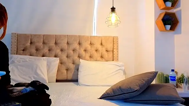 KeryHillson online show from 04/06/26, 01:23