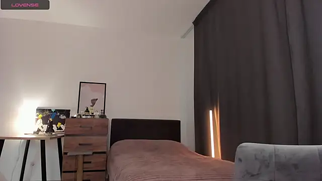 Alice Dias online show from 02/11/25, 02:13