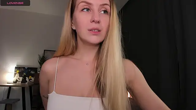 Alice Dias online show from 02/28/25, 01:58