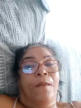 Snapshot of Delicy1 chatting on 01/27/25, 04:33 Delicy1 online show from 01/27/25, 04:33