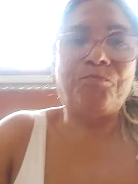 Snapshot of Delicy1 chatting on 02/15/25, 07:17 Delicy1 online show from 02/15/25, 07:17