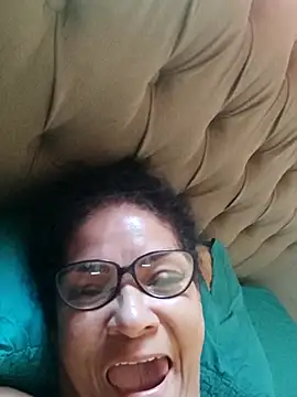 Snapshot of Delicy1 chatting on 10/26/25, 10:43 Delicy1 online show from 10/26/25, 10:43