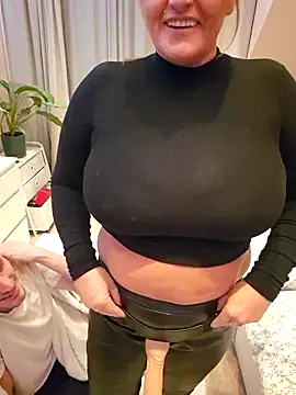 Isabellaa04 online show from 11/14/25, 03:44